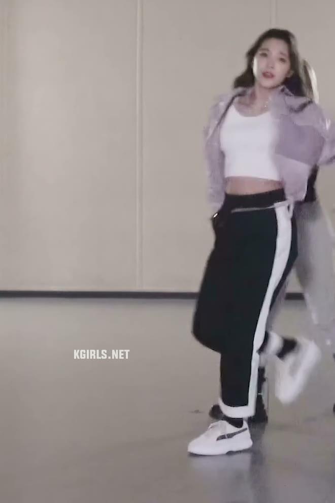 프로미스나인 백지헌 크롭 나시 패션