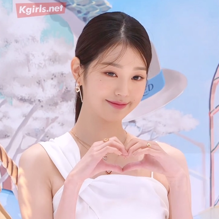 아이브 장원영 오늘자 비주얼 6