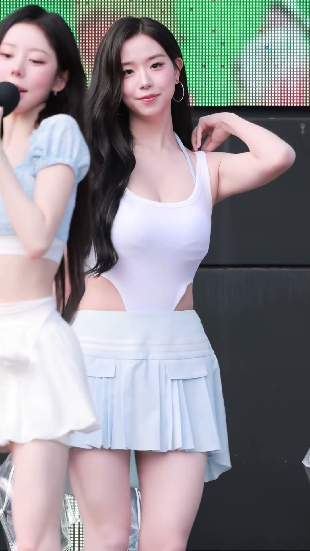 오늘자 오션월드 김채연 비주얼