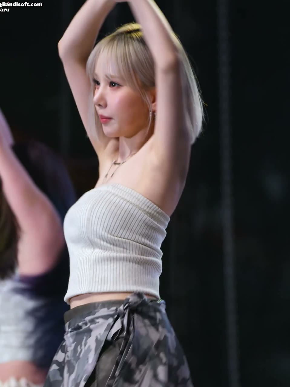 비비지 은하 골지 튜브탑 겨드랑이