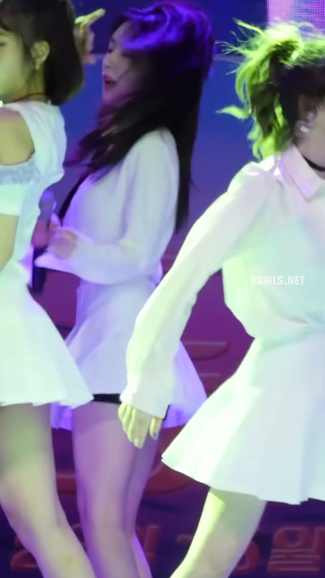 아이린 새하얀 의상 청순한 미모