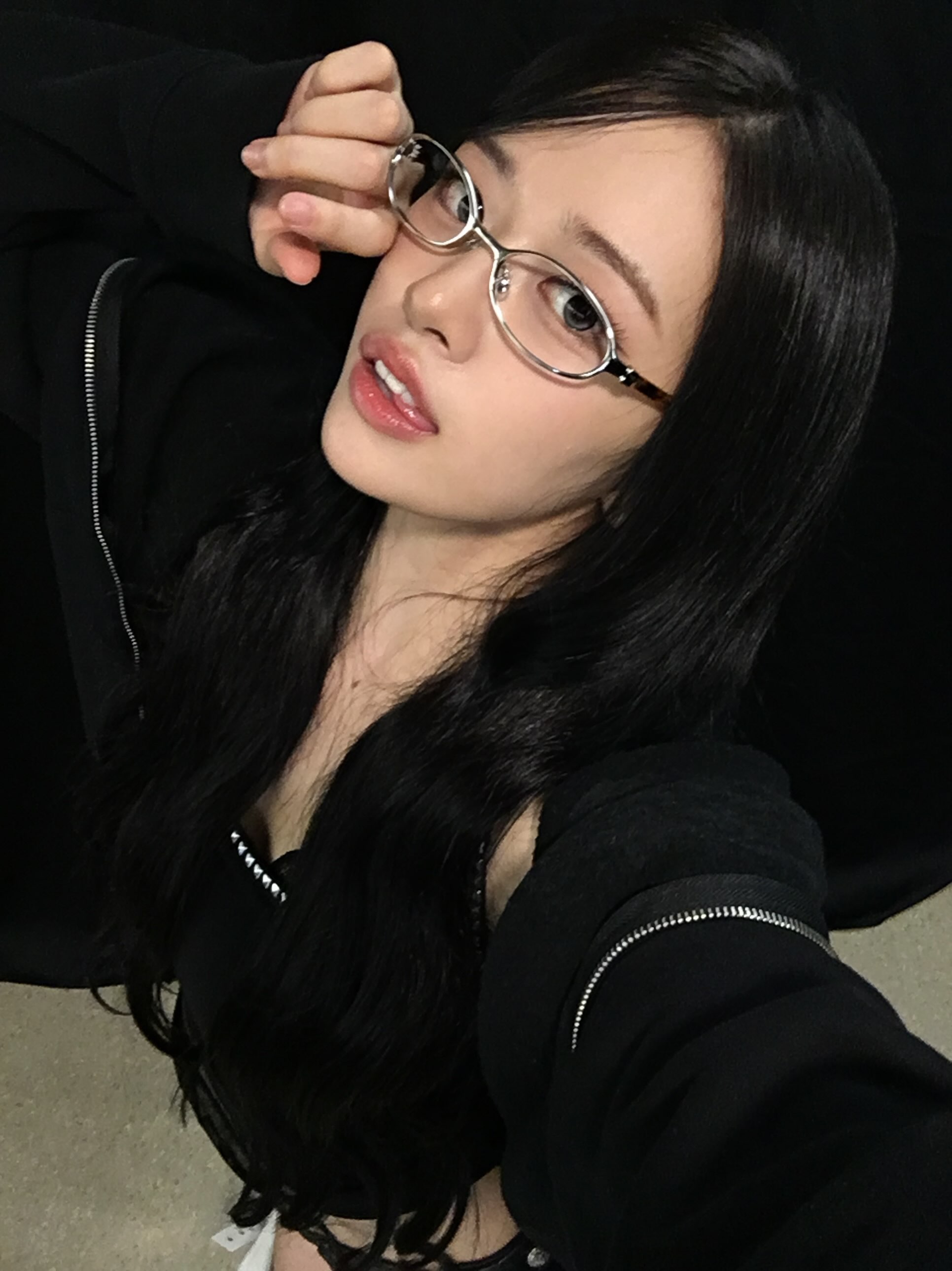안경 쓴 유진이 인스타 12