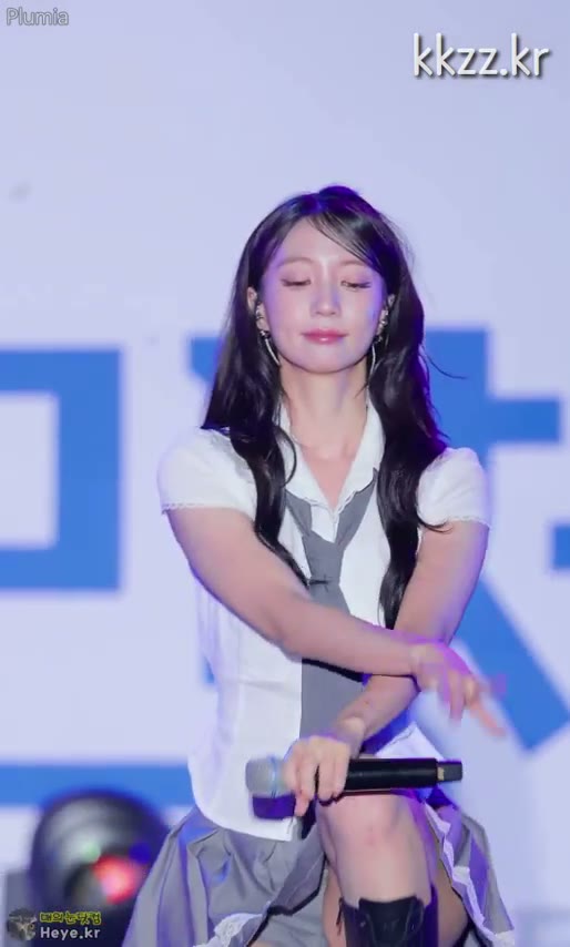 교복 스타일 오마이걸 유빈 움짤