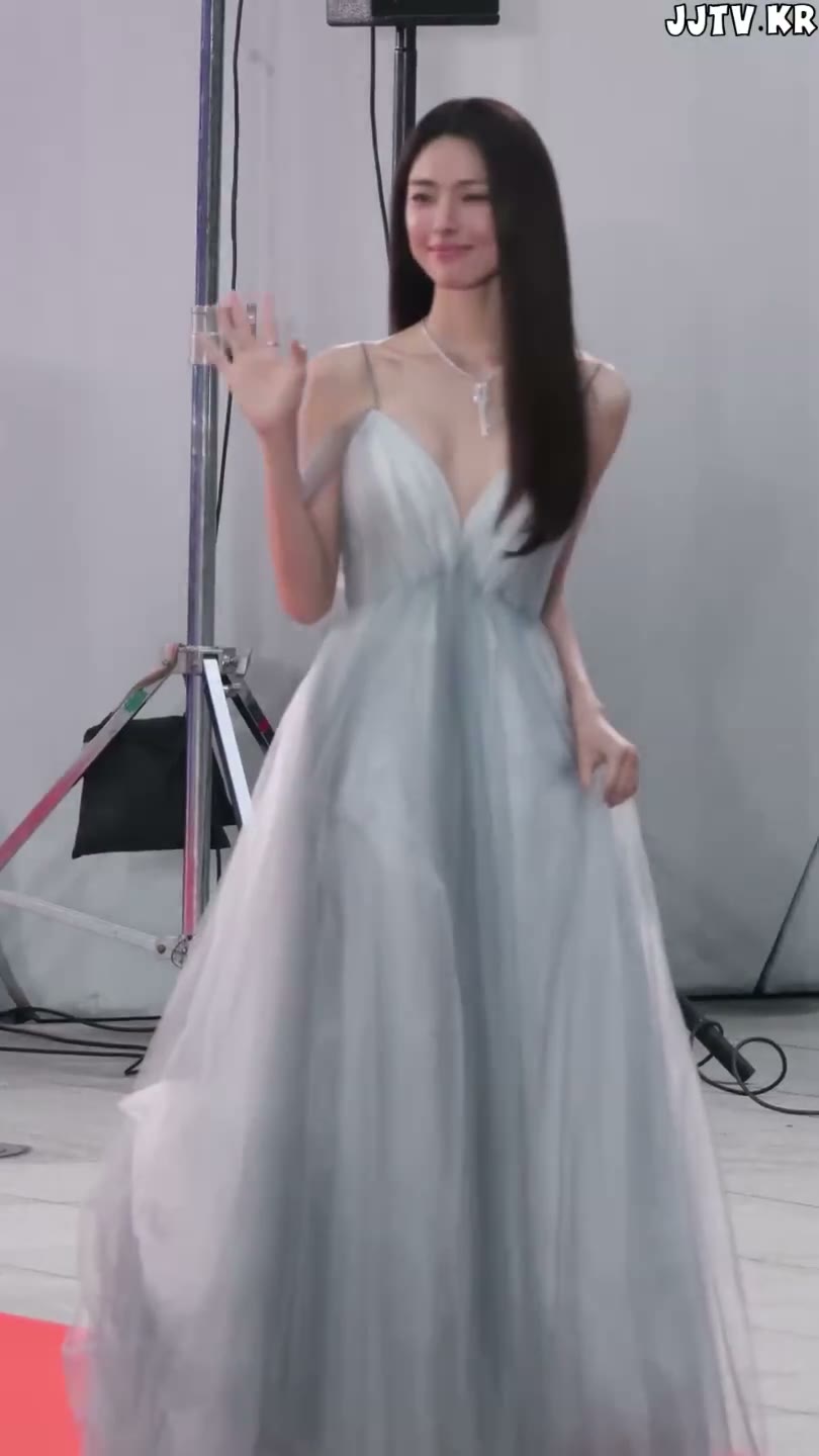 배우 하영 봉긋