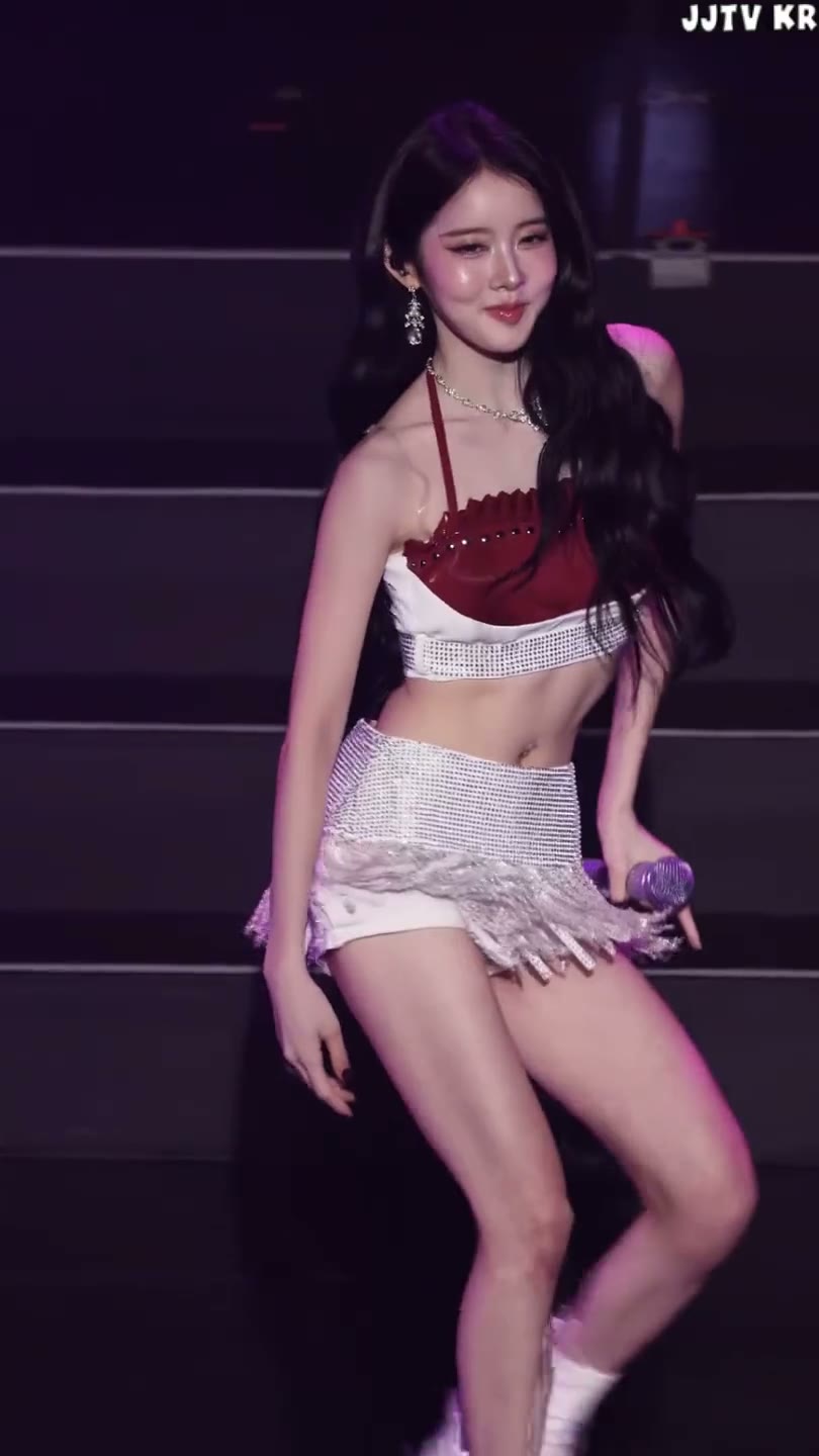 반짝이 밴드 빨간 브라탑 허리라인 스테이씨 시은 STAYC SIEUN