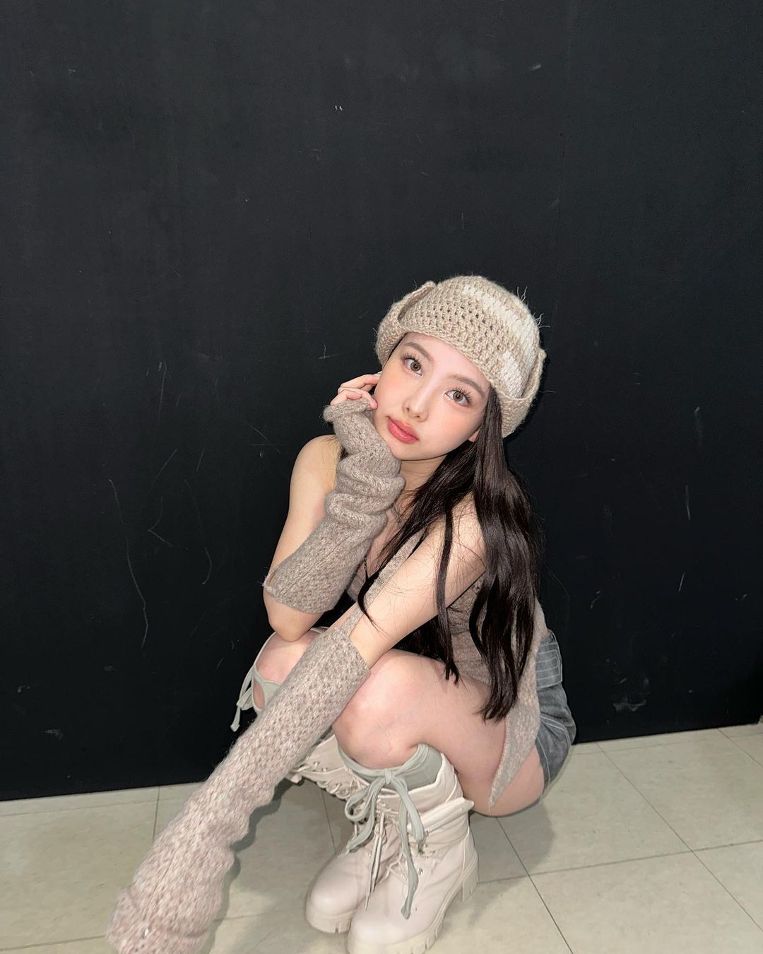 쪼그려 앉은 나연1 5