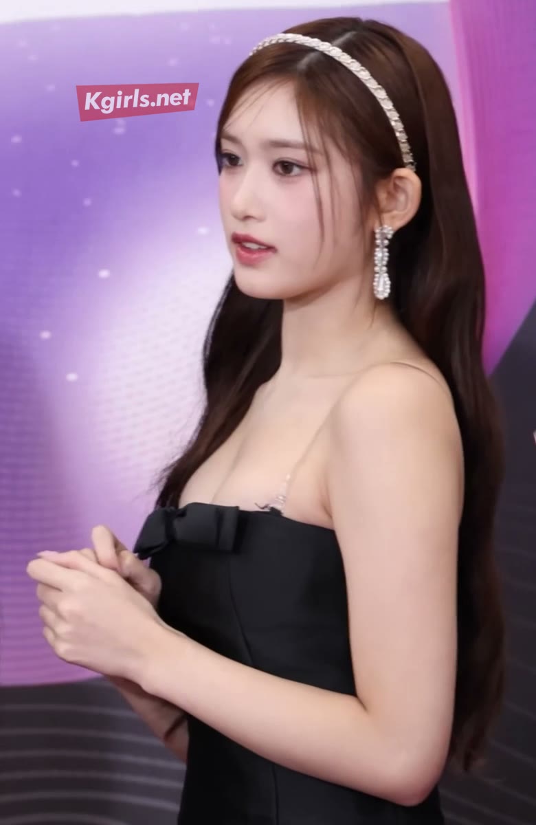 아이브 이서 레드카펫 오프숄더 원피스