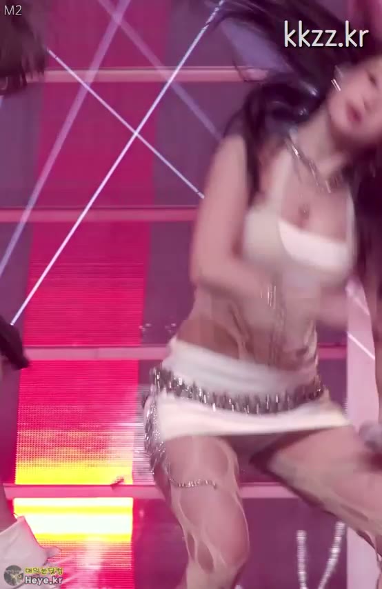 구멍 난 스타킹 베이비몬스터 아현 움짤