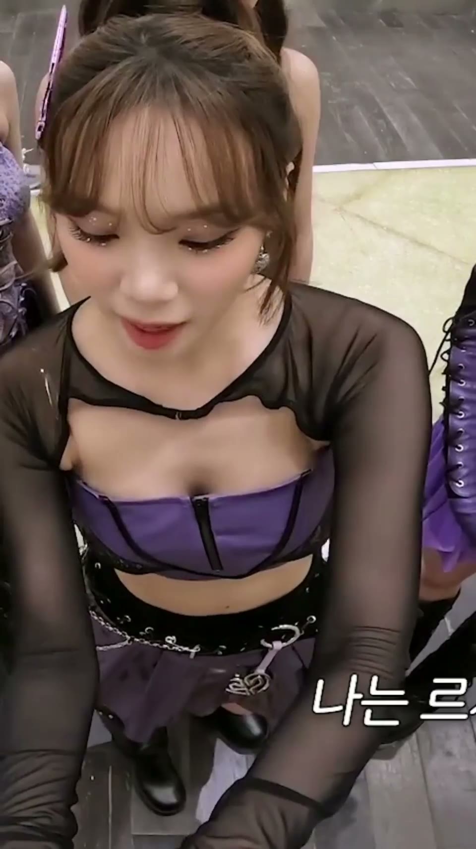 르세라핌 김채원 카메라 각도가 좋은 가슴골