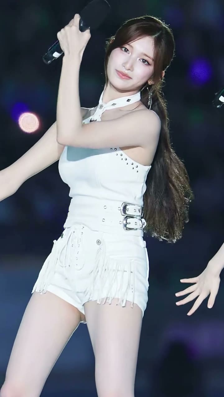 어제자 이서 빼꼼