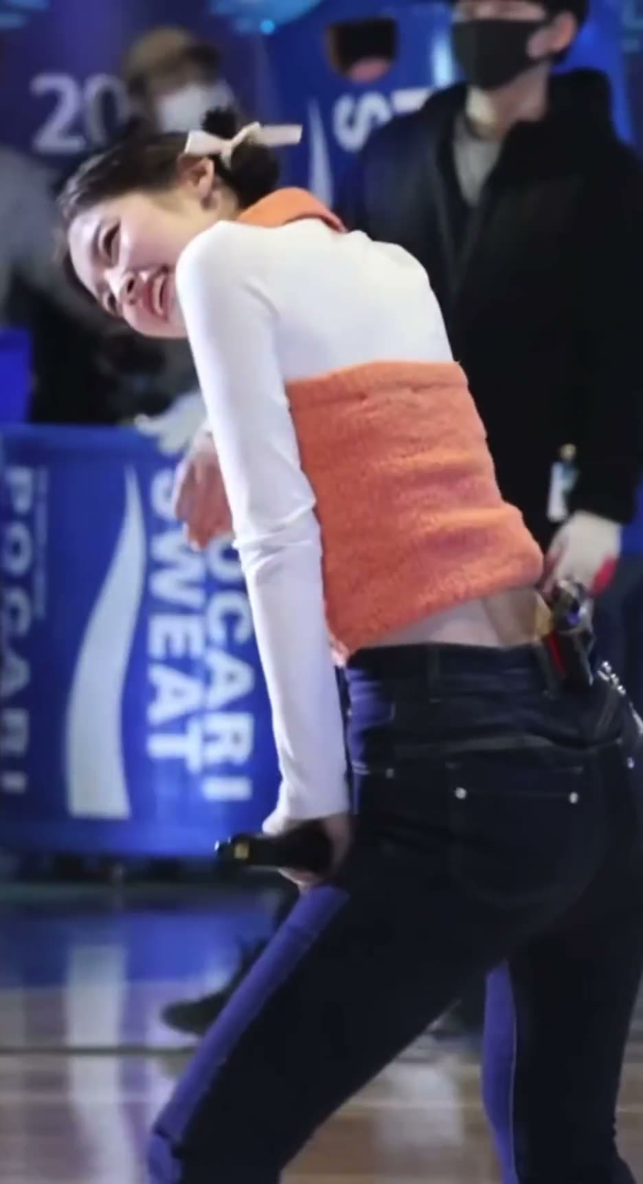 아린청바지 지리는뒤태