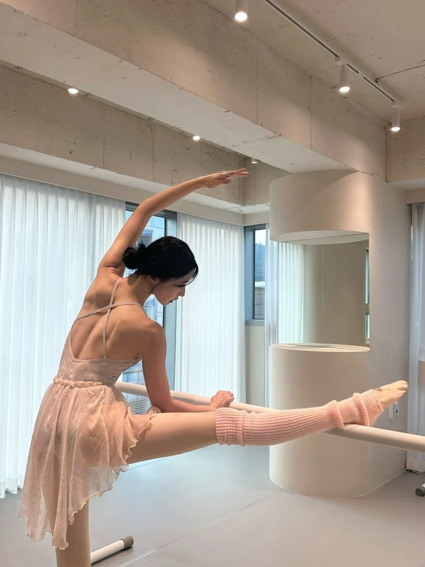 권나라 발레복 시원한 등 7