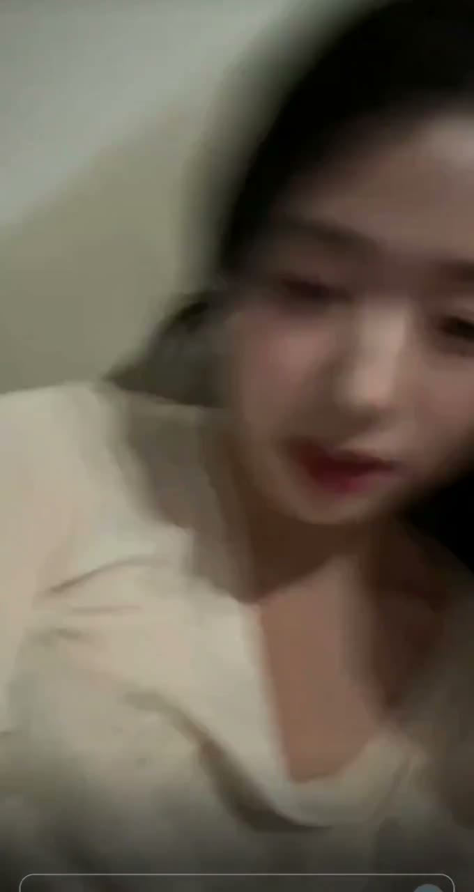 블랙 브라끈 보여주는 트리플에스 채연