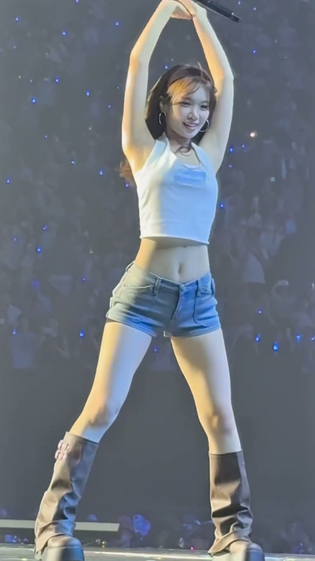 르세라핌 김채원 숏팬츠