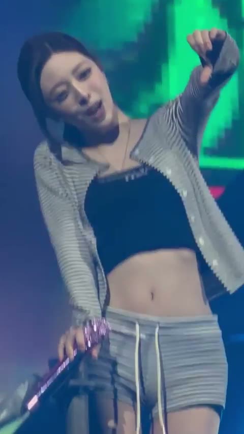 [ITZY] ITZY 유나 편한 트레이닝복