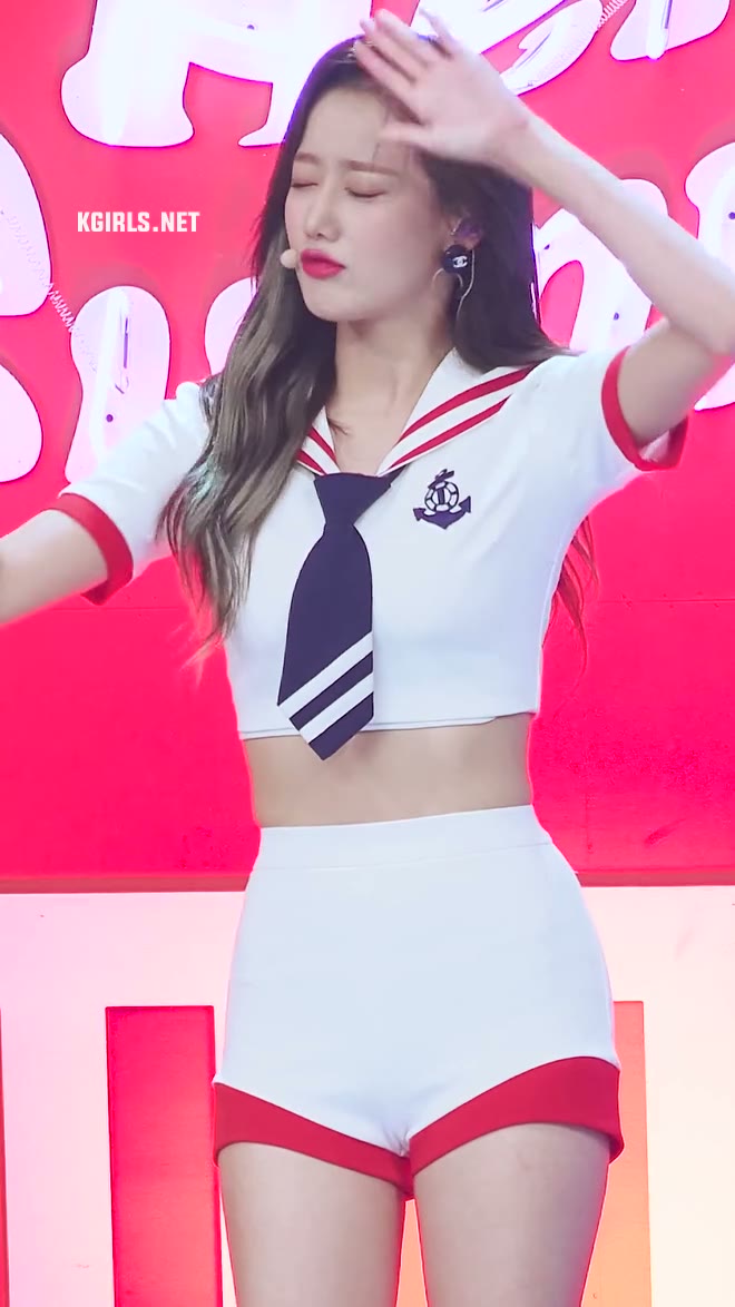 에이프릴 나은 시원한 마린룩 비주얼